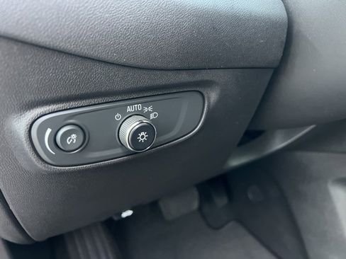 Used 2023 Chevrolet Equinox LT w/ Driver Convenience Package image 16