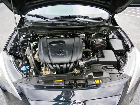 Used 2019 Toyota Yaris LE image 32