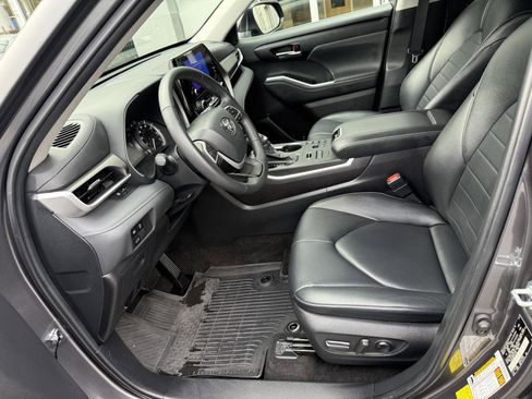 Certified 2024 Toyota Highlander XLE AWD/4WD image 13
