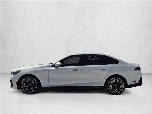 Used 2024 BMW i5 eDrive40i w/ M Sport Package RWD image 9