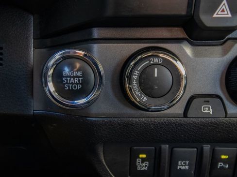 Used 2022 Toyota Tacoma TRD Off-Road image 29