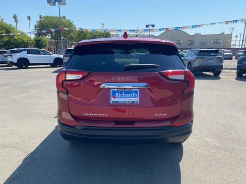 Used 2024 GMC Terrain SLE image 14