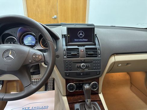 Used 2011 Mercedes-Benz C 300 4MATIC Sedan image 10