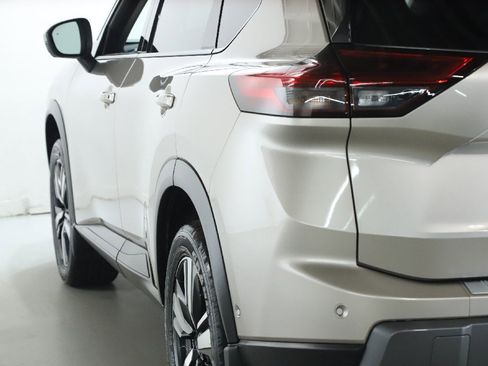 Certified 2024 Nissan Rogue SL image 42