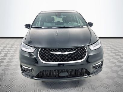 New 2026 Chrysler Pacifica Select