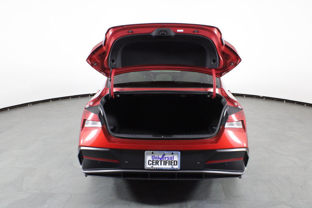 Certified 2024 Hyundai Elantra Limited FWD image 17