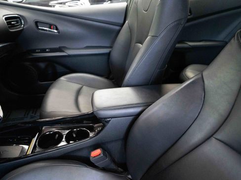 Used 2018 Toyota Prius Prime Advanced FWD image 10