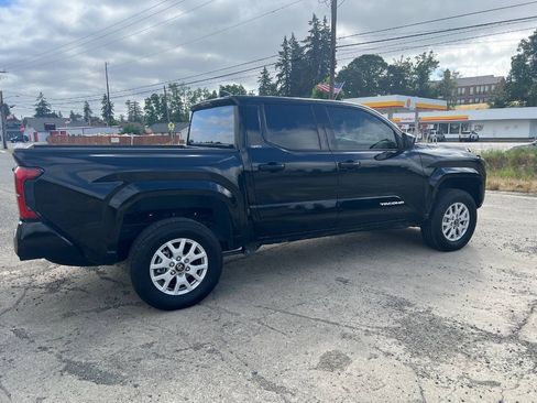 Used 2025 Toyota Tacoma SR5 RWD image 35