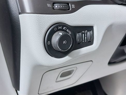 Used 2020 Jeep Cherokee Latitude Plus FWD image 10