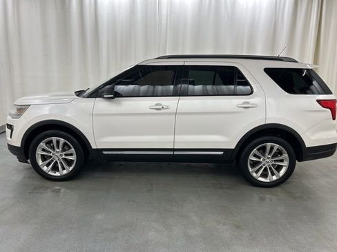 Used 2018 Ford Explorer XLT w/ Equipment Group 202A image 3