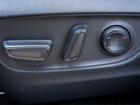 Used 2024 Toyota Venza XLE image 21