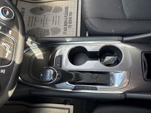 Used 2017 Chevrolet Malibu LT image 32