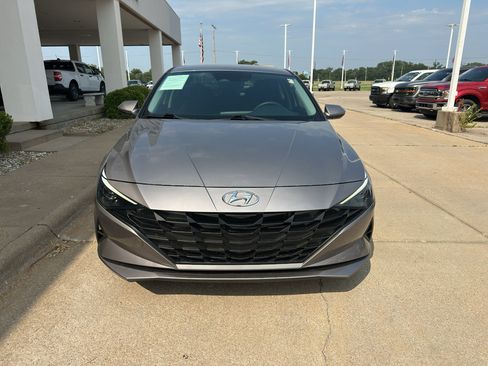 Used 2023 Hyundai Elantra Blue FWD image 12