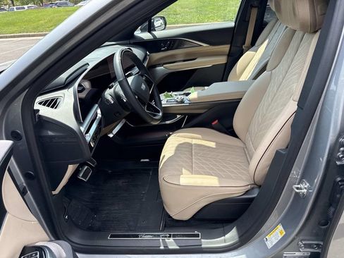 Certified 2026 Cadillac Lyriq Signature Luxury AWD/4WD image 8