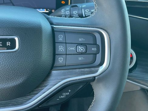 Used 2024 Jeep Wagoneer Series II AWD/4WD image 16