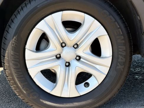 Used 2015 Toyota RAV4 LE AWD/4WD image 14