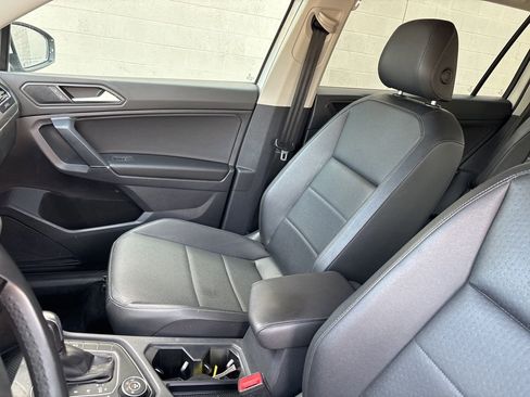 Used 2020 Volkswagen Tiguan SE AWD/4WD image 13