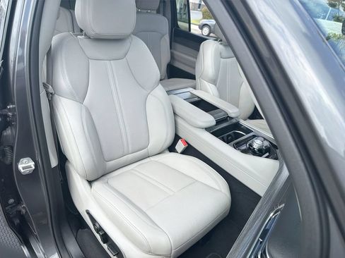 Used 2024 Jeep Wagoneer Series II w/ Premium Group I RWD image 27