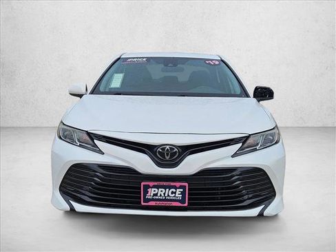 Used 2019 Toyota Camry LE image 2
