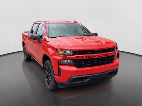 Used 2019 Chevrolet Silverado 1500 Custom w/ Custom Value Package AWD/4WD image 3