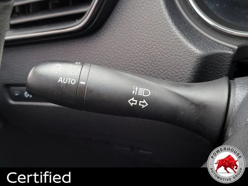 Used 2018 Nissan Rogue SV AWD/4WD image 30