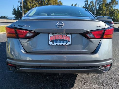 Used 2024 Nissan Altima 2.5 SV image 5