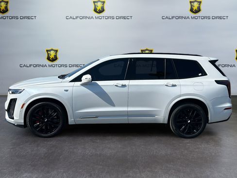 Used 2022 Cadillac XT6 Sport w/ Platinum Package AWD/4WD image 2