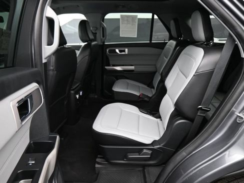 Used 2021 Ford Explorer XLT w/ Equipment Group 202A AWD/4WD image 16