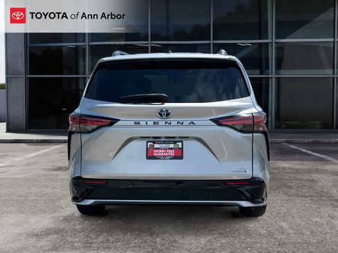 Used 2023 Toyota Sienna XSE w/ XSE Plus Package AWD/4WD image 11