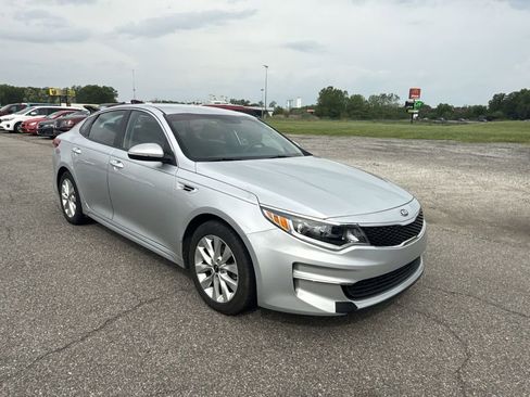 Used 2018 Kia Optima LX w/ Convenience Package FWD image 2