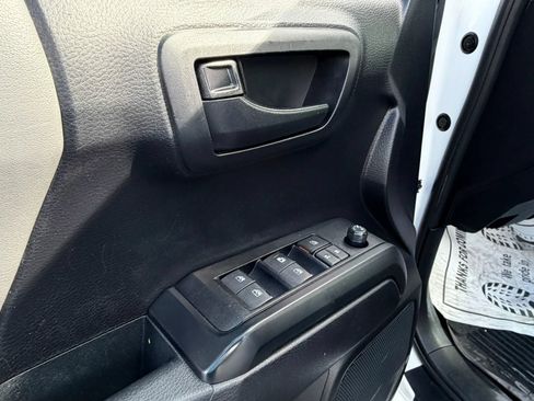 Used 2021 Toyota Tacoma SR AWD/4WD image 22