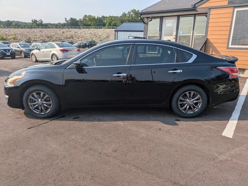 Used 2015 Nissan Altima 2.5 S w/ Special Edition Package FWD image 3