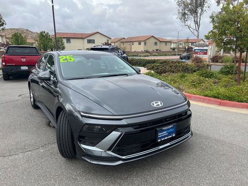 Certified 2025 Hyundai Sonata SE FWD image 2