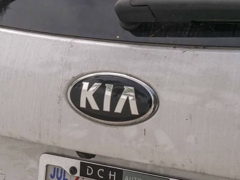 Used 2017 Kia Sorento LX image 11