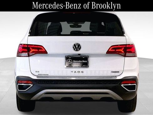 Used 2023 Volkswagen Taos SE w/ Panoramic Sunroof Package image 4