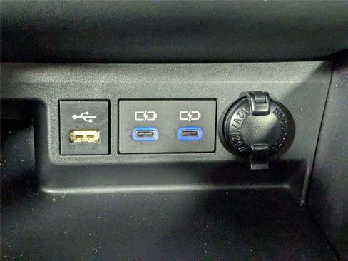 Used 2022 Toyota Highlander XLE image 25