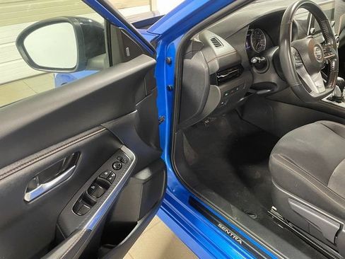 Used 2022 Nissan Sentra SR w/ Electronics Package FWD image 10