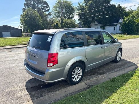 Used 2020 Dodge Grand Caravan SXT FWD image 7