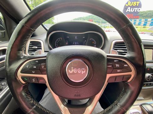 Used 2017 Jeep Grand Cherokee Laredo w/ Quick Order Package 23E AWD/4WD image 18
