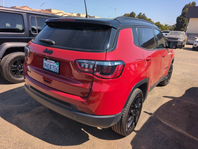 Used 2023 Jeep Compass Latitude AWD/4WD image 3