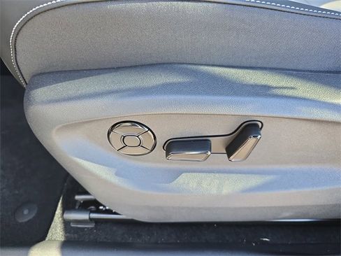 New 2026 Volkswagen Tiguan SE image 26