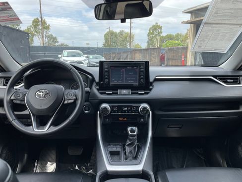 Used 2021 Toyota RAV4 XLE Premium image 13