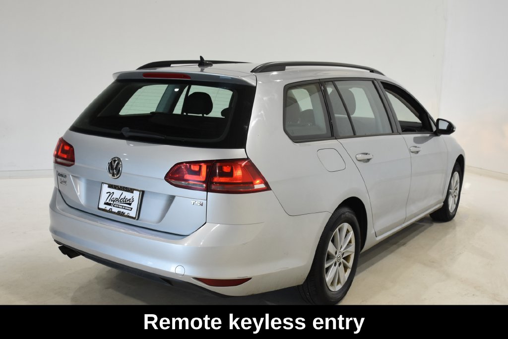 Used 2017 Volkswagen Golf S FWD image 4