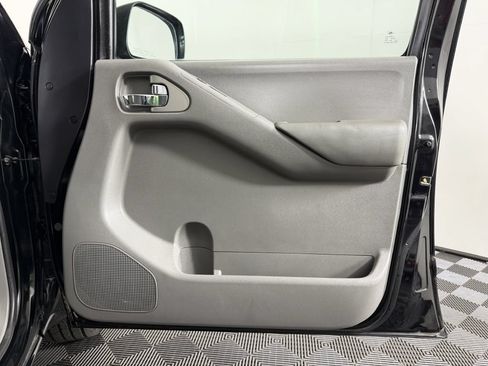 Used 2010 Nissan Frontier SE RWD image 37