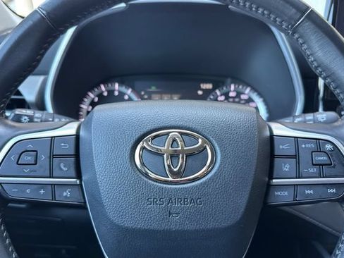 Used 2023 Toyota Highlander XLE FWD image 36