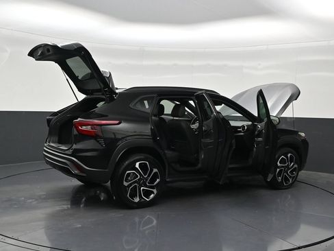 Used 2025 Chevrolet Trax RS FWD image 31