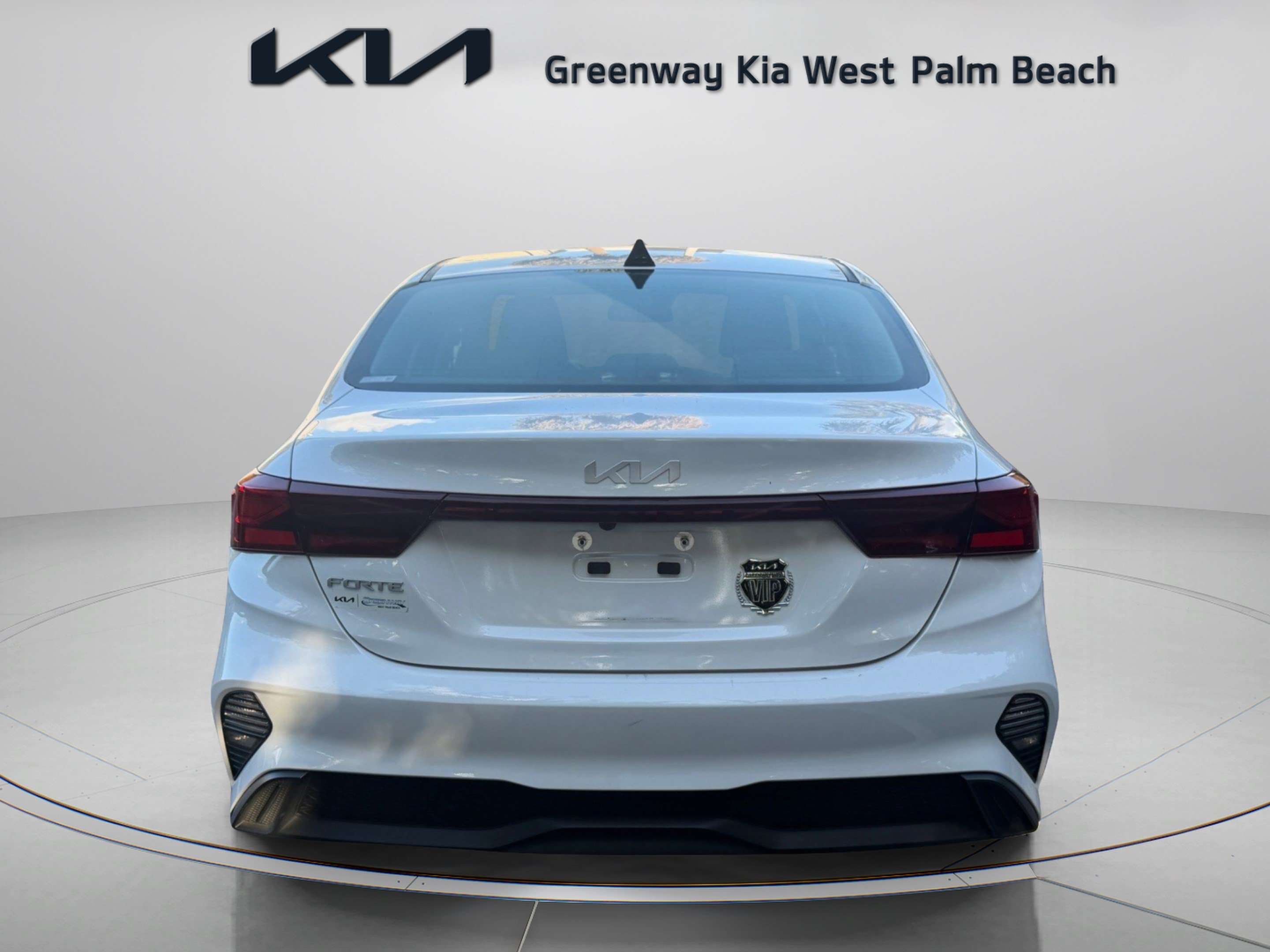 Used 2024 Kia Forte LXS w/ LXS Technology Package FWD image 6