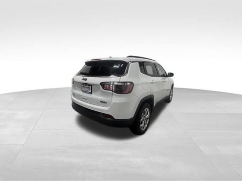 Used 2024 Jeep Compass Latitude AWD/4WD image 7