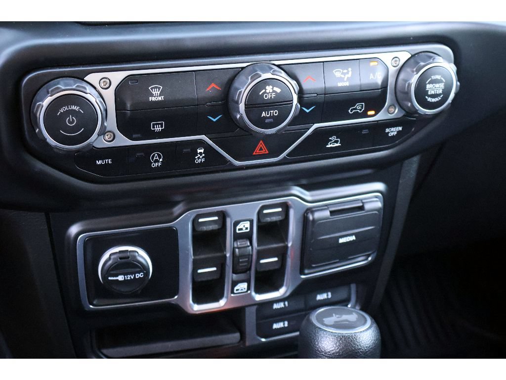Used 2023 Jeep Wrangler Unlimited Sahara AWD/4WD image 29