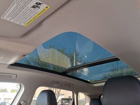 Used 2023 Volkswagen Taos SE w/ Panoramic Sunroof Package FWD image 14